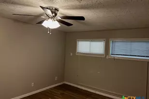 450 Wallace St, Seguin, TX 78155 - Photo 4