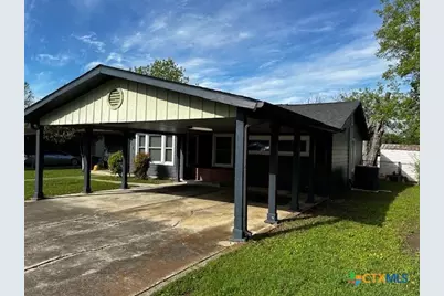 450 Wallace Street, Seguin, TX 78155 - Photo 2