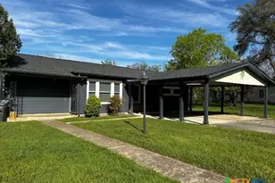 450 Wallace St, Seguin, TX 78155 - Photo 1