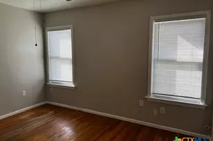 450 Wallace St, Seguin, TX 78155 - Photo 8