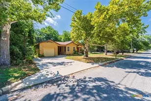 609 S Pecan Ave, Luling, TX 78648 - Photo 2
