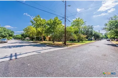 609 S Pecan Avenue, Luling, TX 78648 - Photo 14