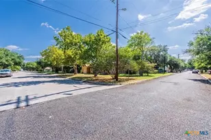 609 S Pecan Ave, Luling, TX 78648 - Photo 14