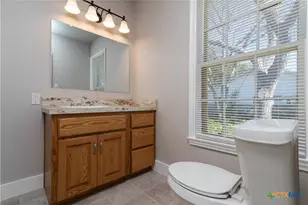 609 S Pecan Ave, Luling, TX 78648 - Photo 12