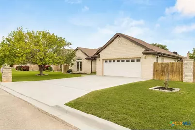 809 Saint James, Seguin, TX 78155 - Photo 2