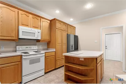 809 Saint James, Seguin, TX 78155 - Photo 10