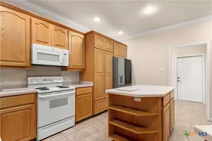 809 St James, Seguin, TX 78155 - Photo 10
