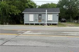 906 E Goodwin Ave Ave, Victoria, TX 77901 - Photo 1