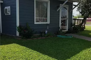 305 Dunn St, Cuero, TX 77954 - Photo 2