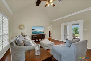 2048 E Martindale Rd, Seguin, TX 78155 - Photo 8