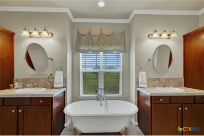 2048 E Martindale Road, Seguin, TX 78155 - Photo 16