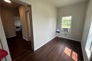 400 Symes St, Taylor, TX 76574 - Photo 10