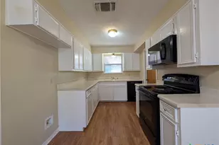 929 Ohio Ave, New Braunfels, TX 78130 - Photo 8