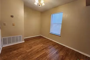929 Ohio Ave, New Braunfels, TX 78130 - Photo 8