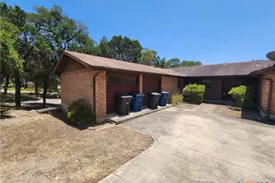 929 Ohio Ave, New Braunfels, TX 78130 - Photo 2