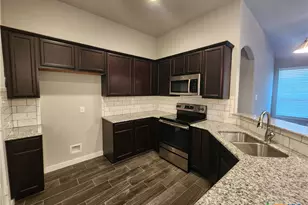 546 Creekside Frst, New Braunfels, TX 78130 - Photo 6