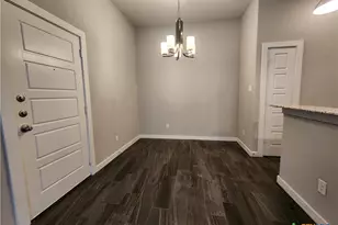 546 Creekside Frst, New Braunfels, TX 78130 - Photo 4