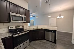 546 Creekside Frst, New Braunfels, TX 78130 - Photo 8