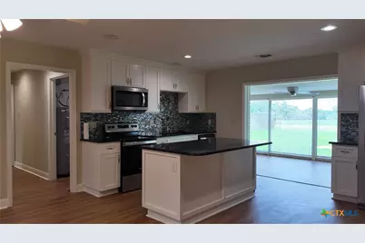 608 W Thomas, Cuero, TX 77954 - Photo 2