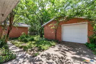 1412 E Leon St, Gatesville, TX 76528 - Photo 28