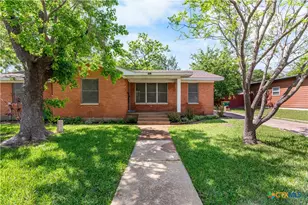 1412 E Leon St, Gatesville, TX 76528 - Photo 1