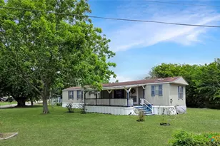603 E George St, Port Lavaca, TX 77979 - Photo 2