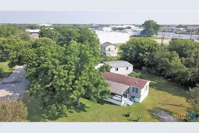 603 E George Street, Port Lavaca, TX 77979 - Photo 4