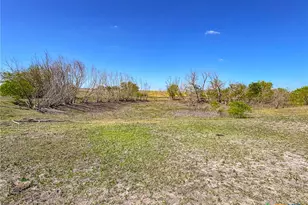 1037 Co Rd 340, Shiner, TX 77984 - Photo 22