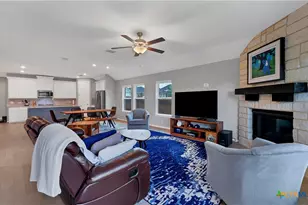 1649 Ranch House, New Braunfels, TX 78132 - Photo 4