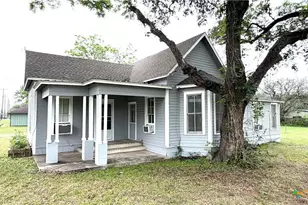 239 W High St, Goliad, TX 77963 - Photo 12