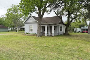 239 W High St, Goliad, TX 77963 - Photo 6
