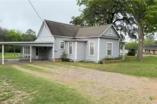 239 W High St, Goliad, TX 77963 - Photo 8