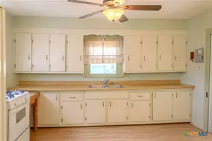 239 W High St, Goliad, TX 77963 - Photo 16