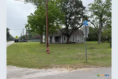 239 W High Street, Goliad, TX 77963 - Photo 2