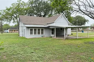239 W High St, Goliad, TX 77963 - Photo 10