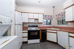 310 Pat Garrison St, San Marcos, TX 78666 - Photo 6