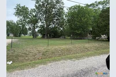 1105 S De Leon St. Street, Victoria, TX 77901 - Photo 2
