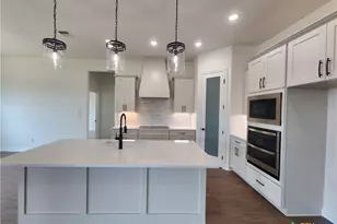 801 Golden Eagle Cv, Salado, TX 76571 - Photo 12