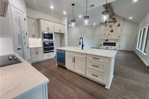 801 Golden Eagle Cv, Salado, TX 76571 - Photo 14