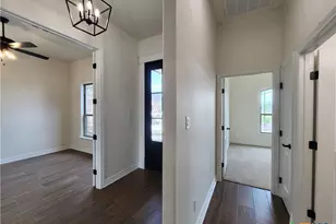 801 Golden Eagle Cv, Salado, TX 76571 - Photo 8