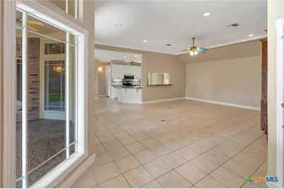 127 Tradewind Drive, Victoria, TX 77904 - Photo 6