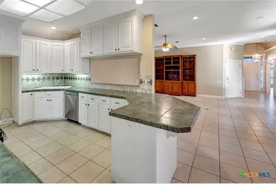 127 Tradewind Drive, Victoria, TX 77904 - Photo 12