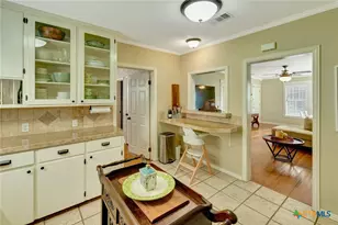 1702 N Vine St, Victoria, TX 77901 - Photo 8