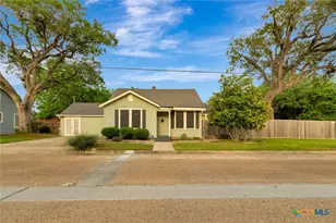 1702 N Vine St, Victoria, TX 77901 - Photo 1