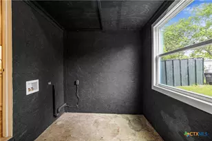 814 S Laurent St, Victoria, TX 77901 - Photo 16