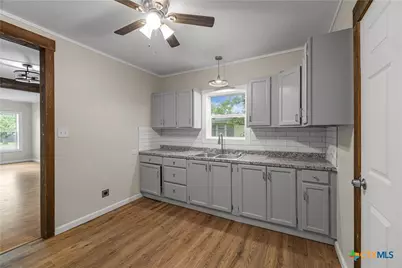 814 S Laurent Street, Victoria, TX 77901 - Photo 8