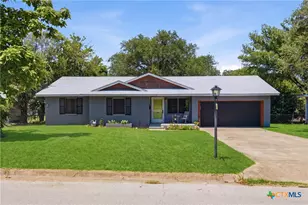 1406 N Penelope St, Belton, TX 76513 - Photo 2