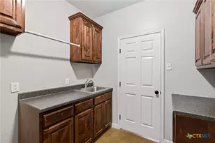 335 Co Rd 320, Edna, TX 77957 - Photo 14