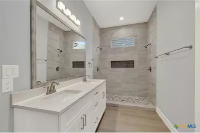 455 S Hackberry Avenue, New Braunfels, TX 78130 - Photo 14
