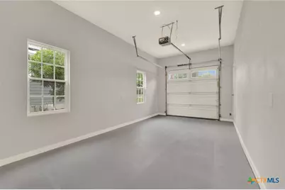 455 S Hackberry Avenue, New Braunfels, TX 78130 - Photo 24